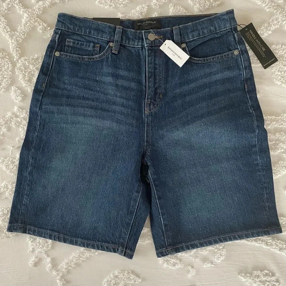 Banana Republic Girlfriend Denim Short - Picture 1 of 11